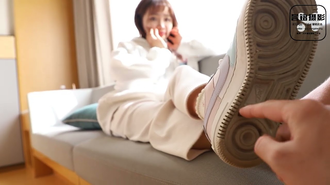 誉铭摄影：玉足美女，完整版网盘链接放到了简介里