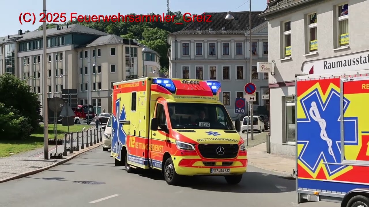 Ankommende Fahrzeuge FF Greiz, Rettungsambulanz Greiz, THW Reichenbach zur Blaulichtmeile