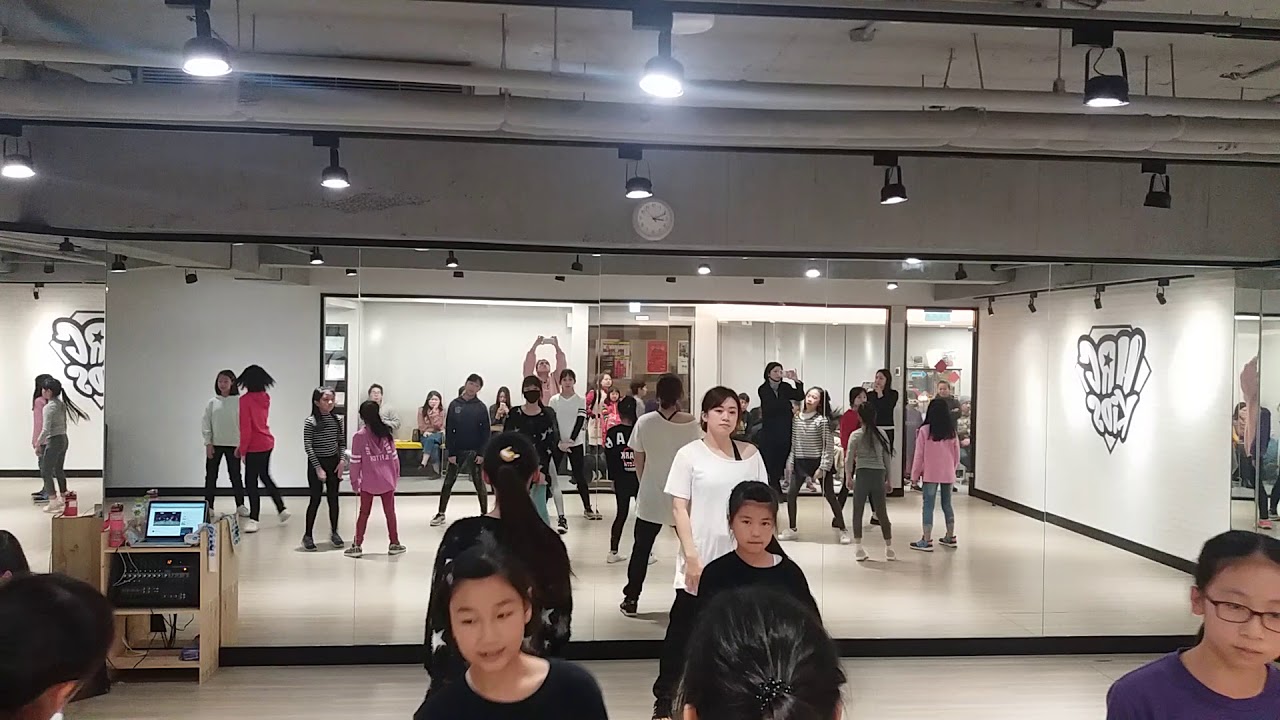 20180204-HRCKiDS-MV進階(Yuki老師)__Momoland_bboom bboom
