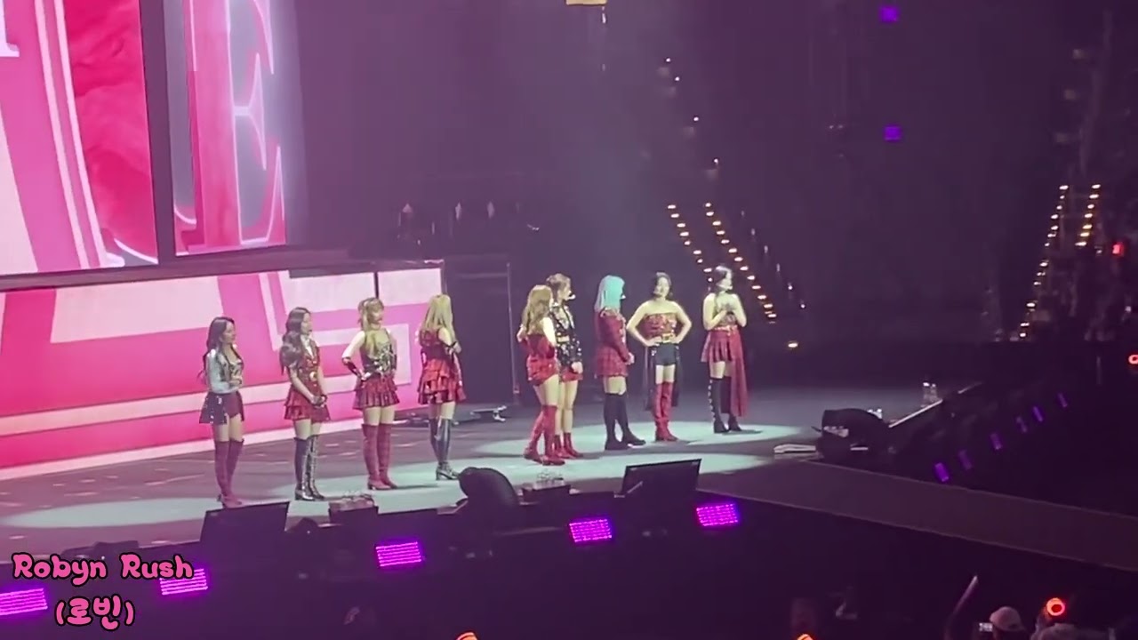TWICE 4TH WORLD TOUR 