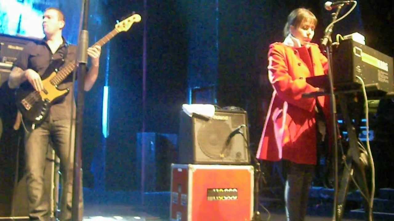 Mark E Smith's entrance Bataclan 05/03/2012