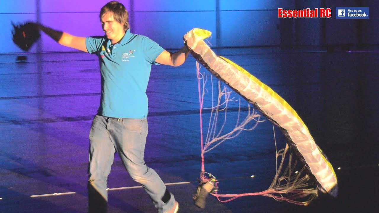 INSANE AEROBATIC INDOOR radio controlled (RC) PARA-GLIDER (OR IS IT A CRAZY KITE ?!)