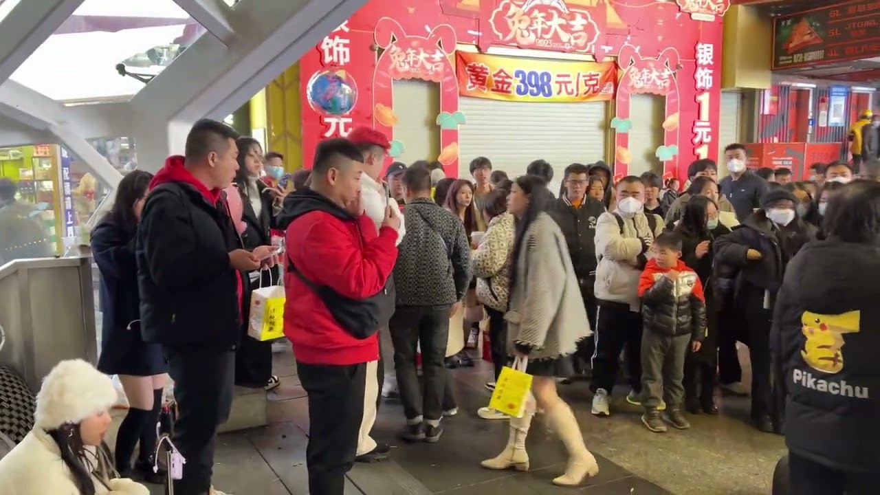 街头！唱周杰伦的《花海》，不要你离开，回忆划不开！