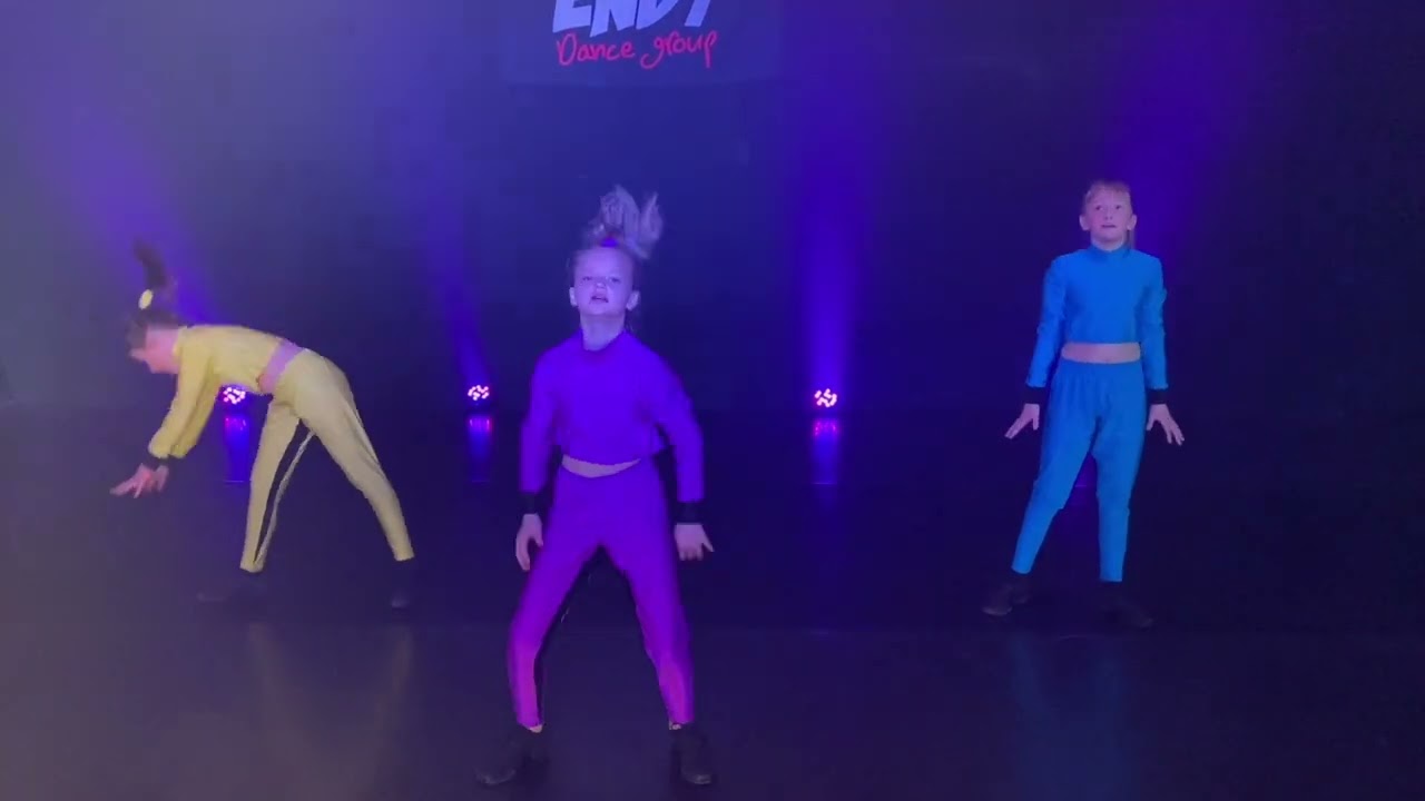 ENDY DANCE GROUP-ZUŠ Gbely - Nikoleta Gajdúšková, Nela Rampáčková, Kristína Pechová Zabudnuté Hračky