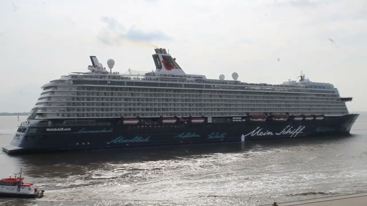 Die Mein Schiff 3 verlässt Bremerhaven und nimmt Kurs auf Seydisfjordur (Island)