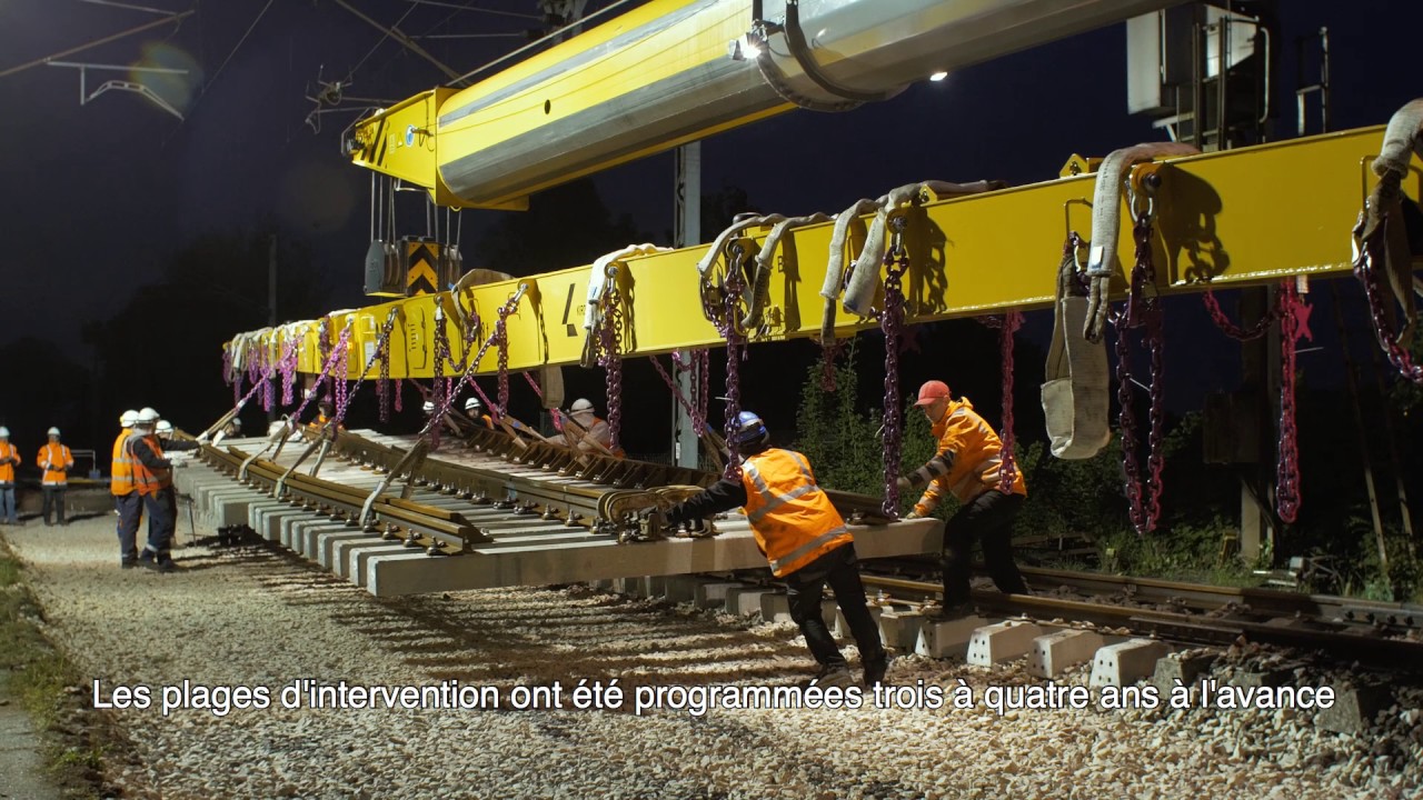 SNCF Réseau -  le train grue en action sur la ligne Paris - Rouen - Le Havre