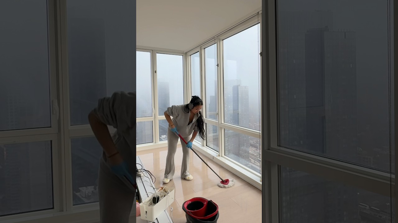 deep clean my NYC apartment with me 🧼🫧 #cleaningmotivation #nyc