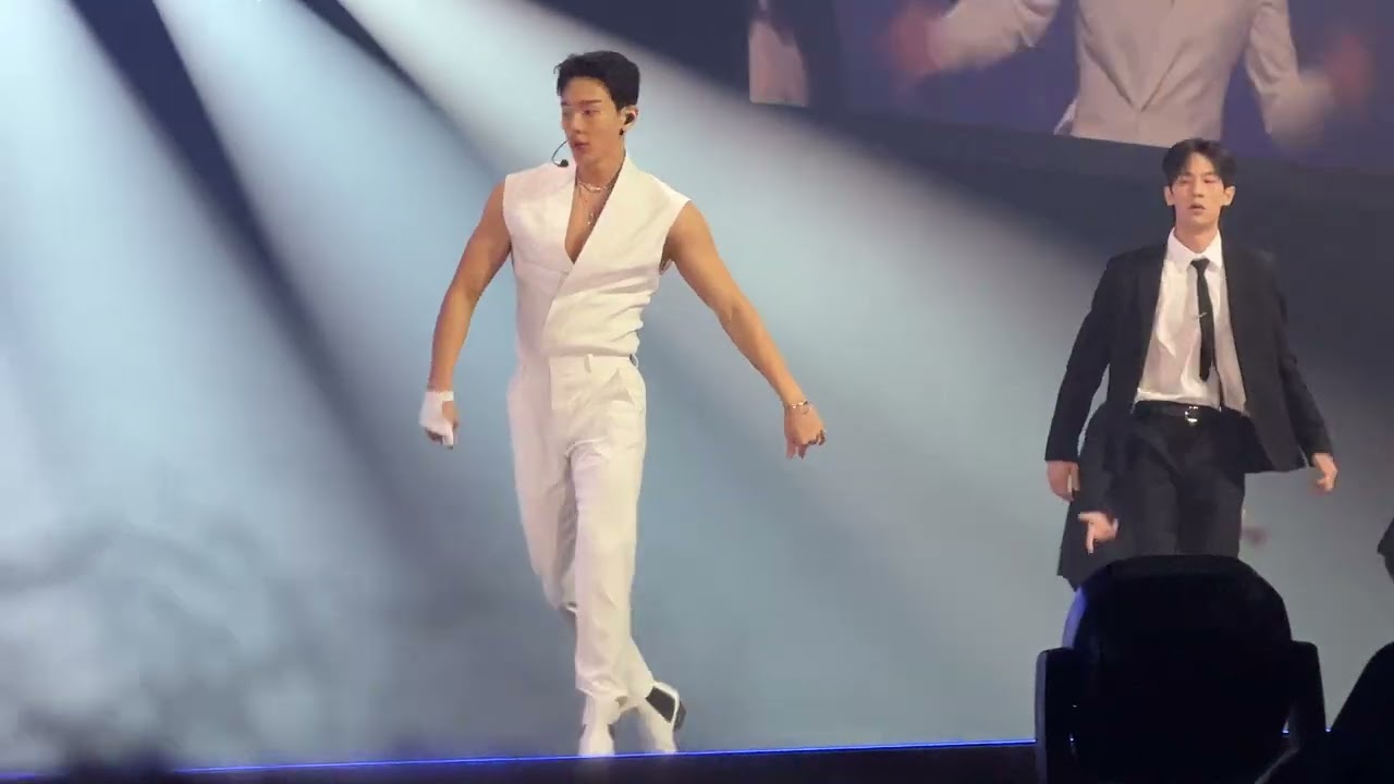 231015 SHOWNU X HYUNGWON MONSTA X LOVE ME A LITTLE MCOUNTDOWN IN FRANCE