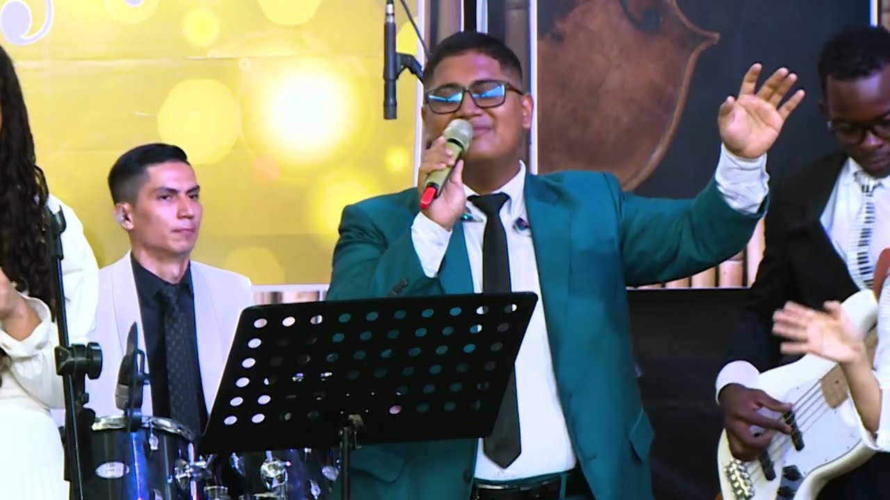 Medley Adoraci&oacute;n | Alma m&iacute;a &bull; Adorale &bull; Mi Dios est&aacute; Aqu&iacute; | Grupo Olam