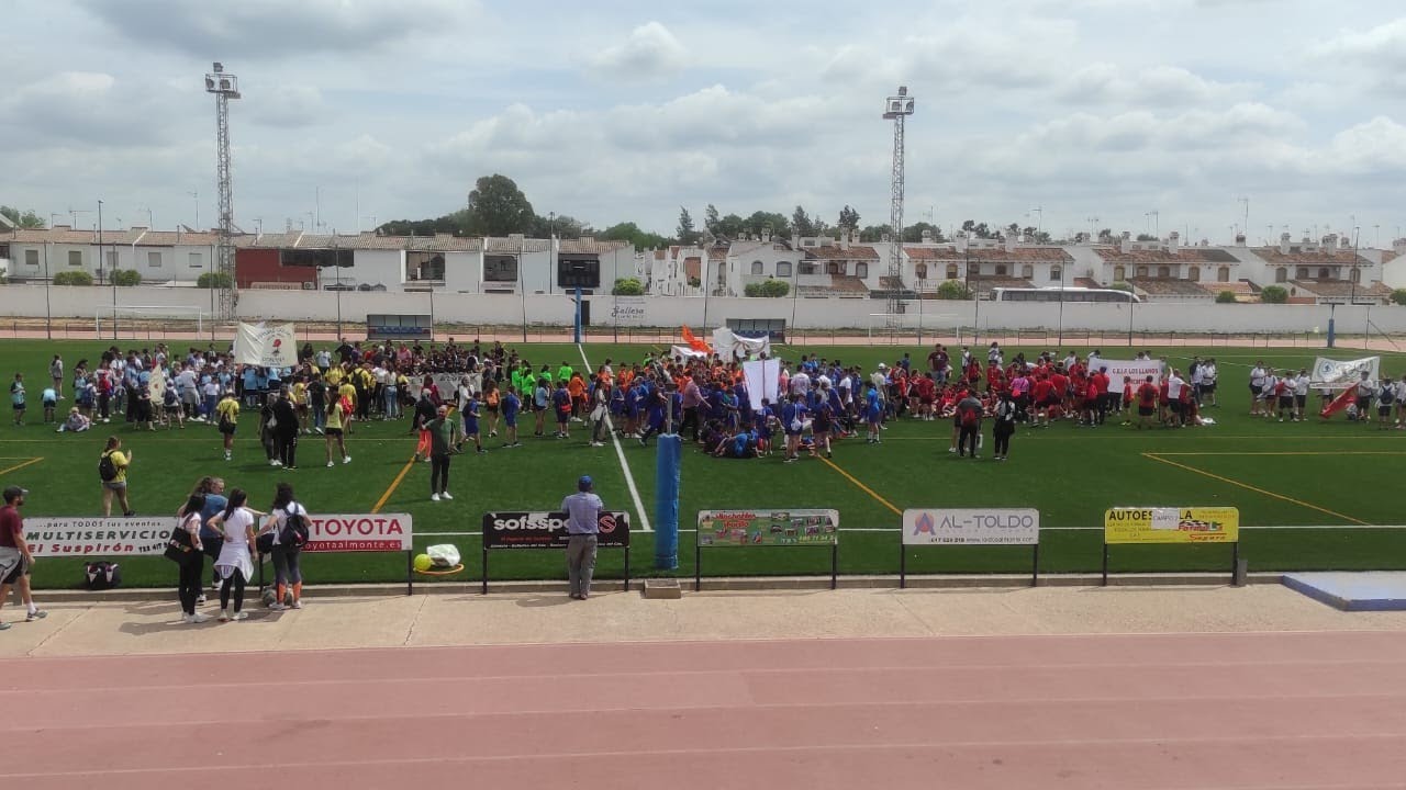 Clausura de las 'Olimpiadas Escolares', en el Polideportivo municipal de Almonte.