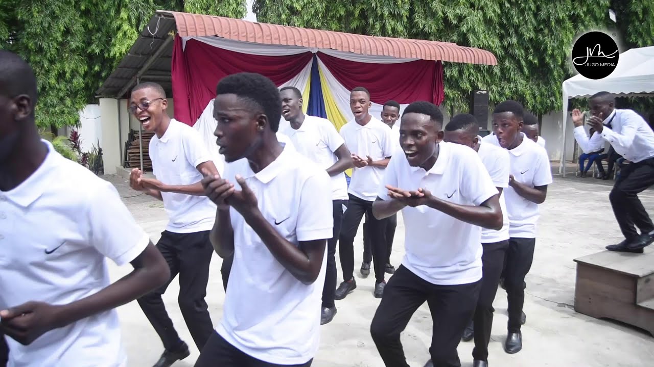 KWAYA YA MT. DONBOSCO NIT WAIBUKA WASHINDI TAMASHANI NA CONDACTOR WAO MWENYE MADOIDO YA HATARI