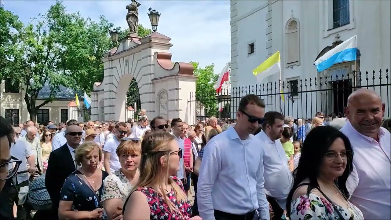 Boże Ciało w Łowiczu. 16.06.2022. (Jarosław Jakimowicz nagrywa procesję...)