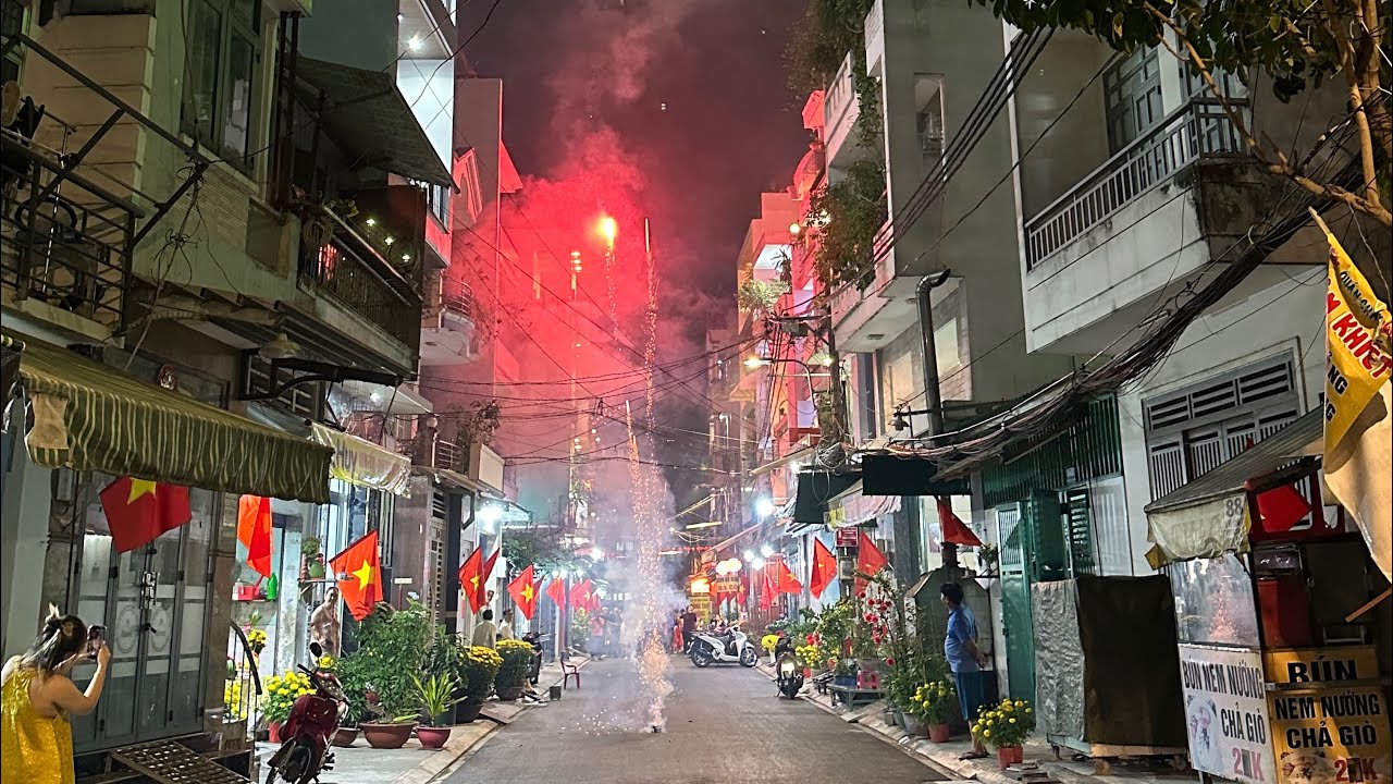 Pháo bông khu tui ở 😆🎆🎇