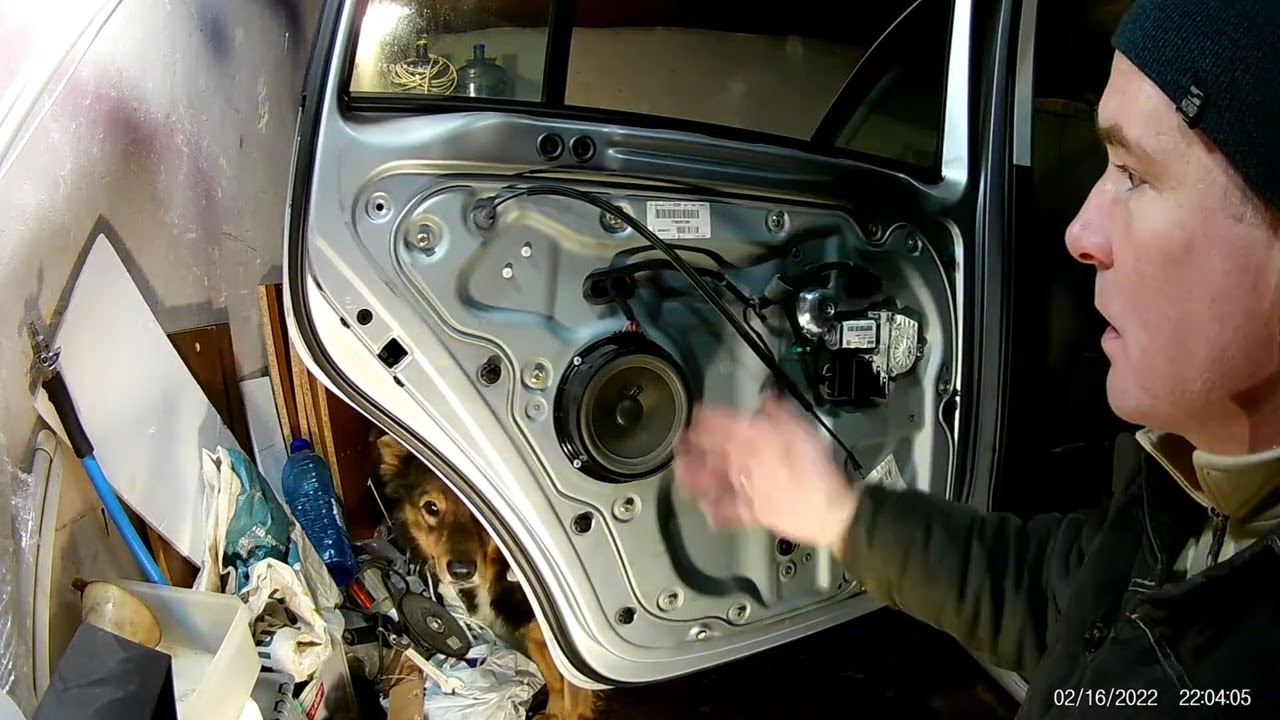 Замена  стекла двери в Volkswagen Touran   Replacing the door glass in the Volkswagen Touran