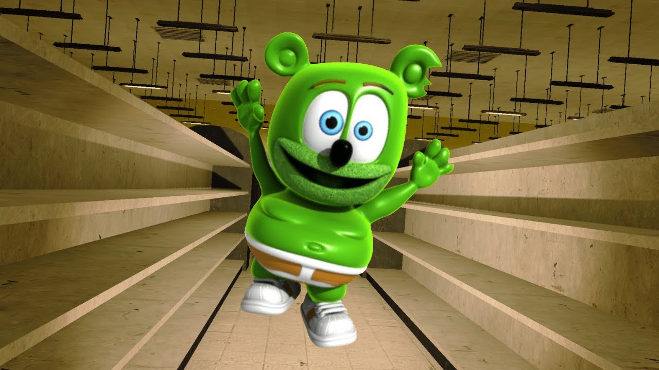 GUMMY BEAR CHASES ME in Garry's Mod