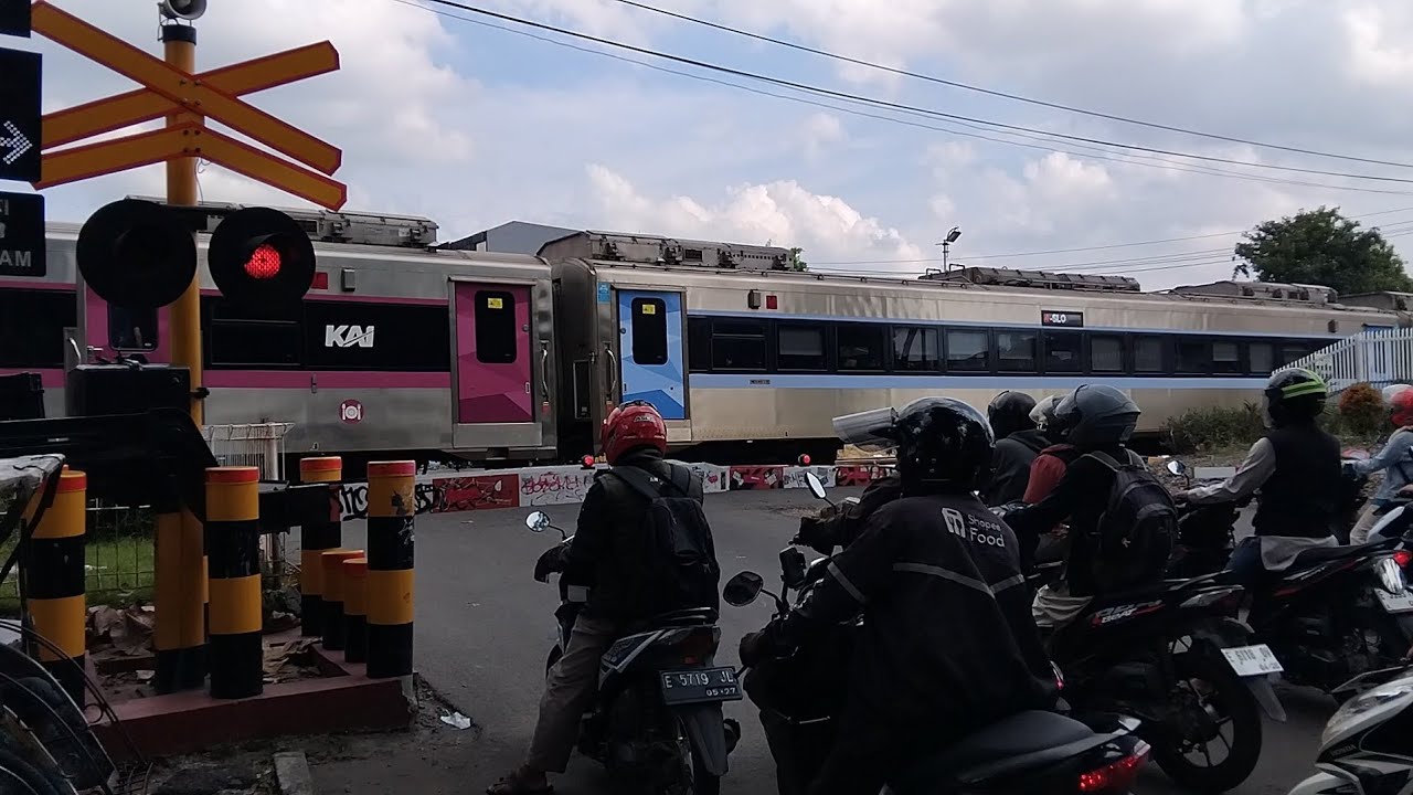 Mendung parah Tetep Hunting Dong ‼️ Railroad Crossing Indonesia || Perlintasan Kereta Api