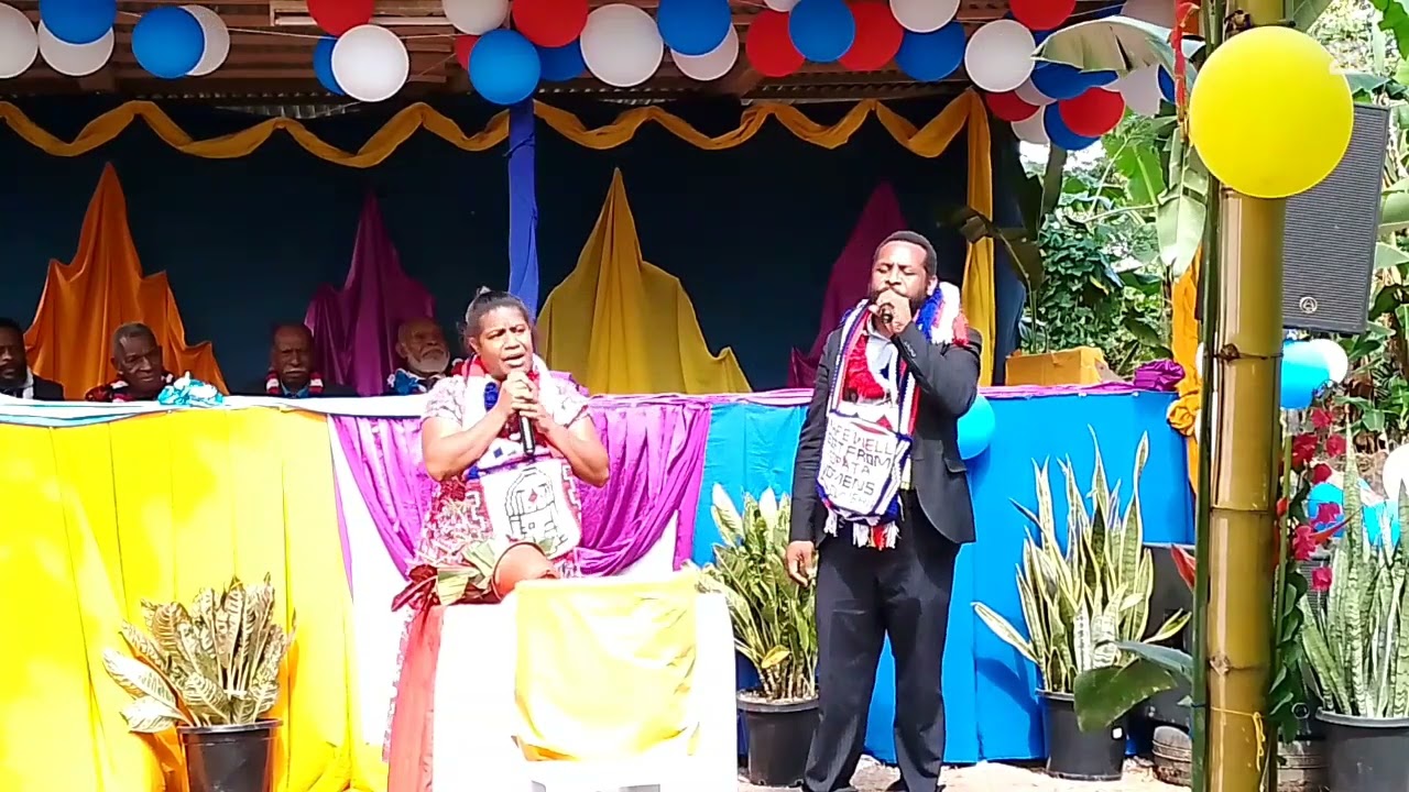 Farewell gospel song sang in Foe language of Lake Kutubu, SHP by  outgoing missionary couple