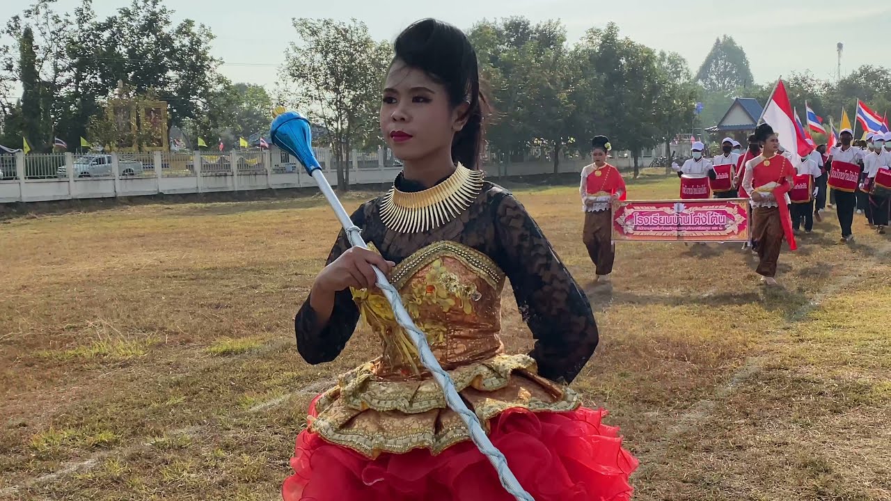 ชมขบวนพาเหรด ดุริยางค์ นักกีฬานักเรียนกลุ่มเครือข่ายพัฒนาคุณภาพการศึกษาที่ 9 บัวหุ่งหนองอึ่งเกมส์ 64
