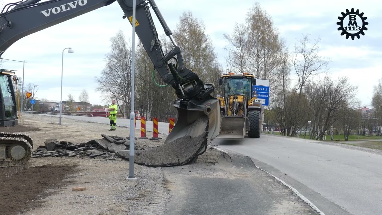 Volvo EC250DL with a Steelwrist tiltrotator in work