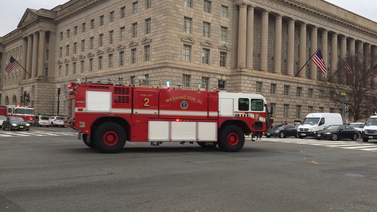 *AIR CRASH TENDER/ARFF UNIT* DCFD Foam Task Force Responding urgently with Airhorn!