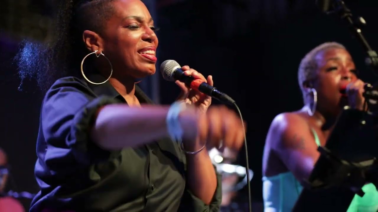 Reel People feat. Angela Johnson - I'm In Love (Live @ The Forge, London)