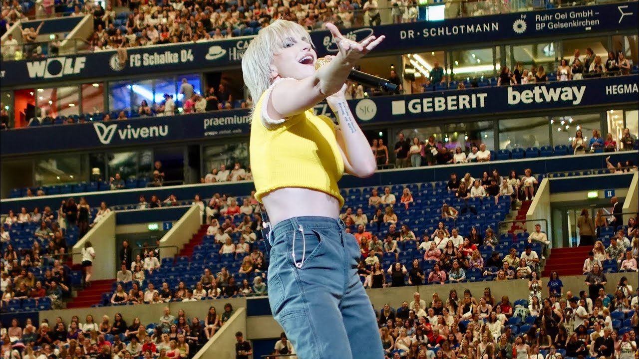 Paramore: Misery Business [Live 4K] (Gelsenkirchen, Germany - July 17, 2024)