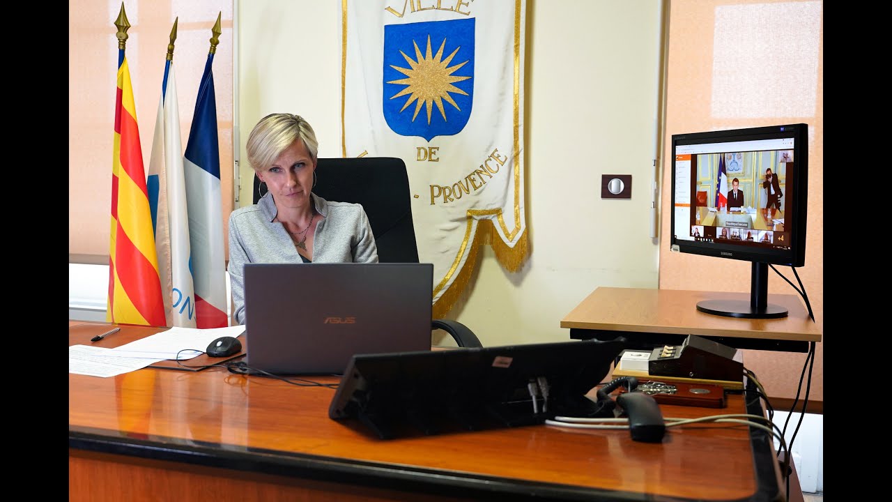 Madame le Maire de Lançon-Provence en visioconférence avec le Président Macron