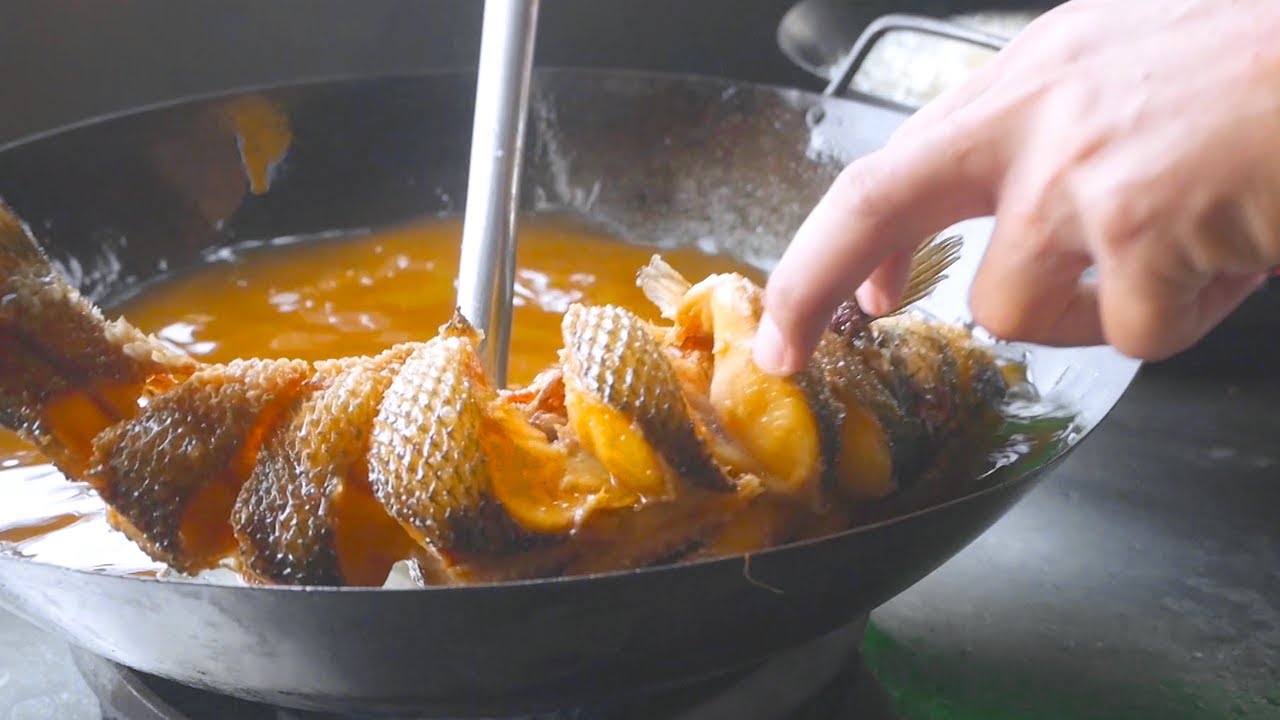 The Crispiest Snakehead Fried Fish - Thailand Street Food