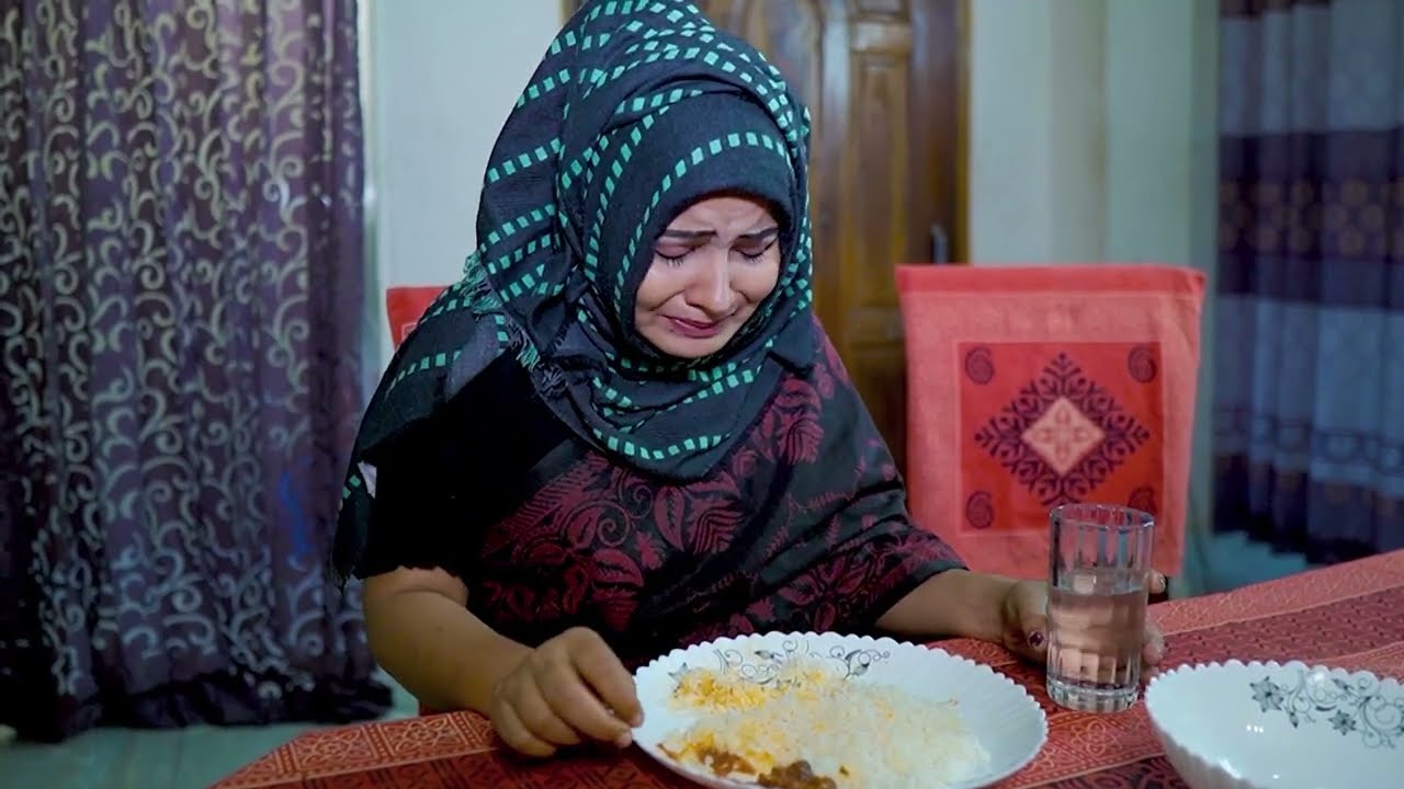 রোজা থাকা অবস্থায় স্ত্রীকে জোর করে খাবার খাওয়ালো  স্বামী । এরপর যা হলো ... । নীল চিরকুট ।