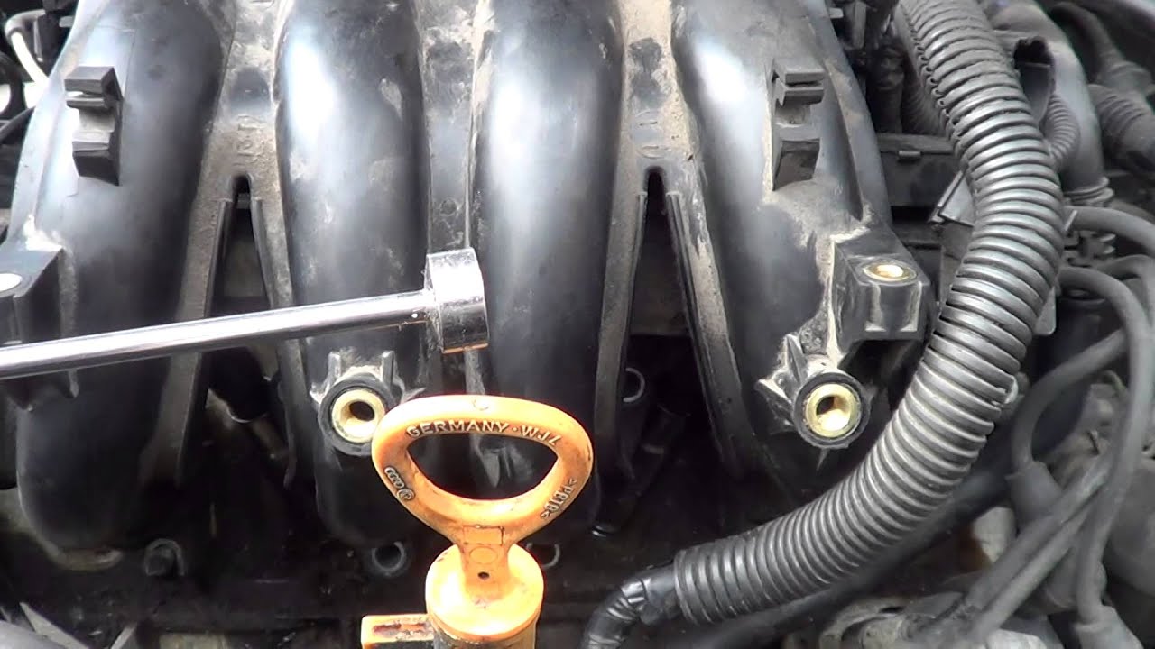 How to Change the Spark Plugs in a 1.6 Skoda Octavia (2001)