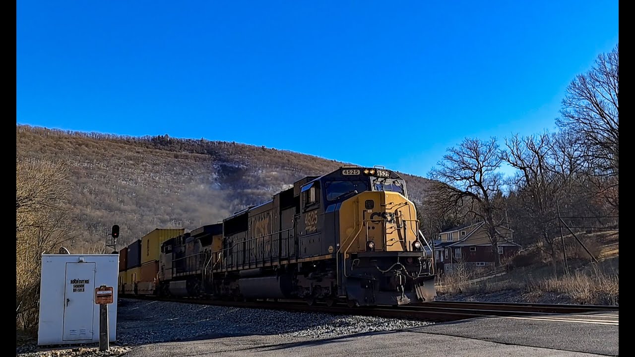 WILD SD70 FOULED HORN TRAIN MEET!!!!!!! #csx #train