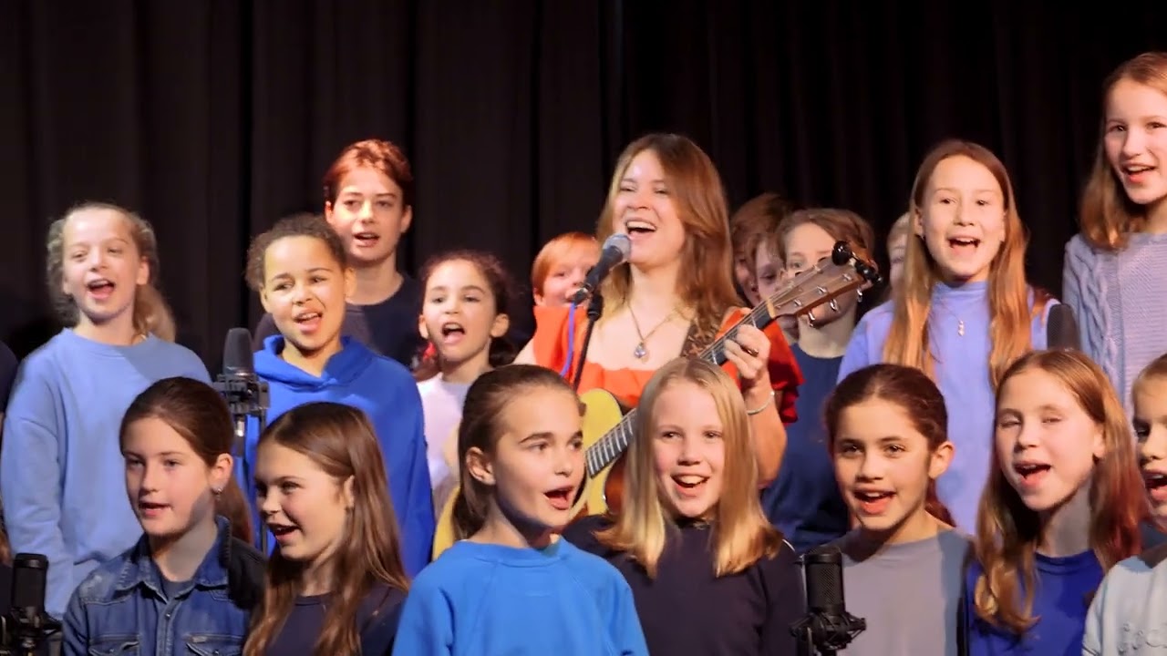 CKE VRIJHEIDSVERHALEN - Iris Penning en kinderen van de Trinoom schreven een lied voor veteraan Huub