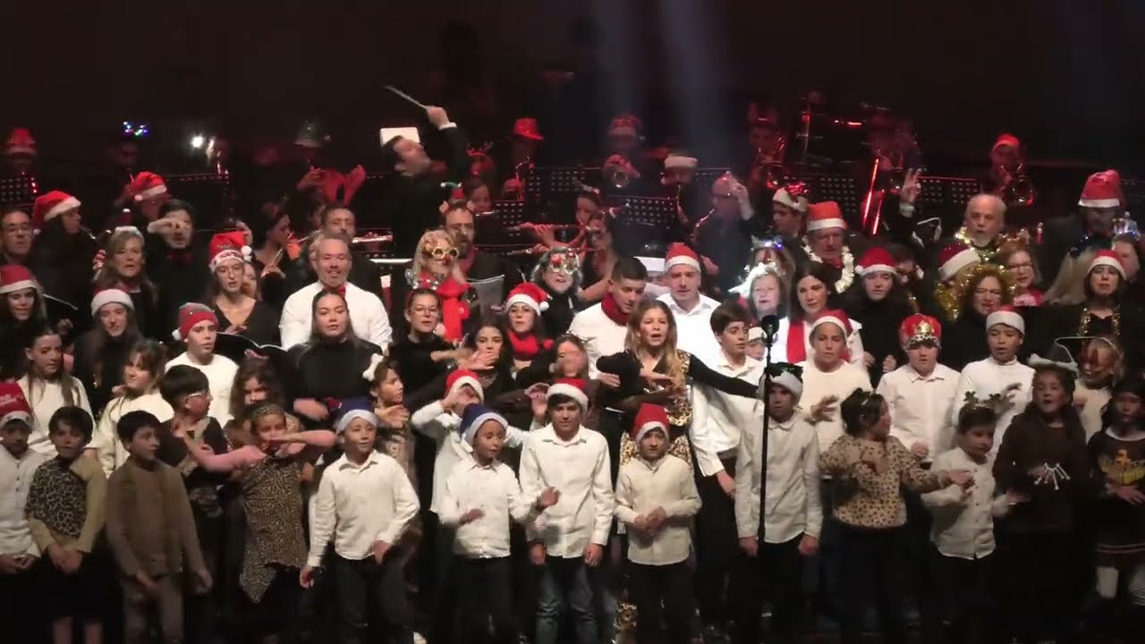 PALILLOS Y PANDEROS (Arr. Miguel Marín) / FELIZ NAVIDAD (J. Feliciano) | #SuenaAlcalá 