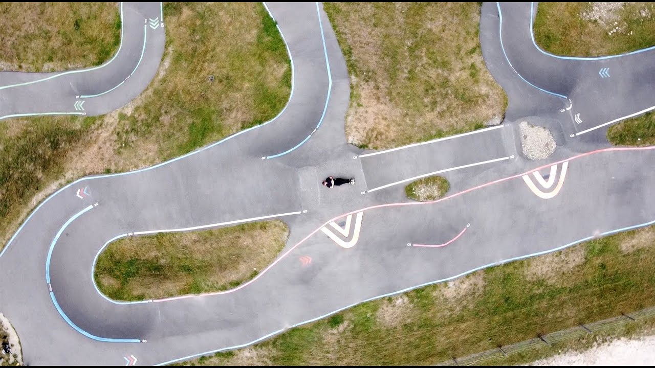 65 710 Un peu de #roller au #pumptrack de #Payolle, #Campan, dans les Hautes-Pyrénées, en Occitanie