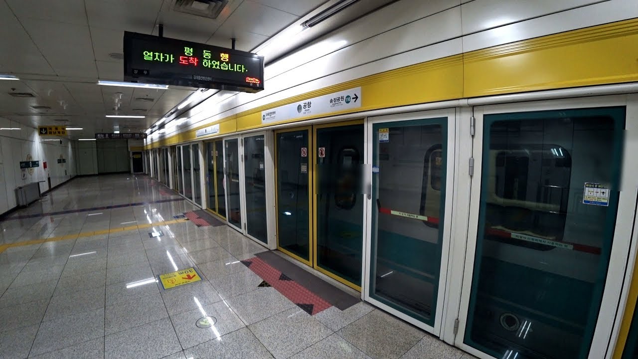 광주도시철도 1호선 평동행 열차 공항역 진입, 출발