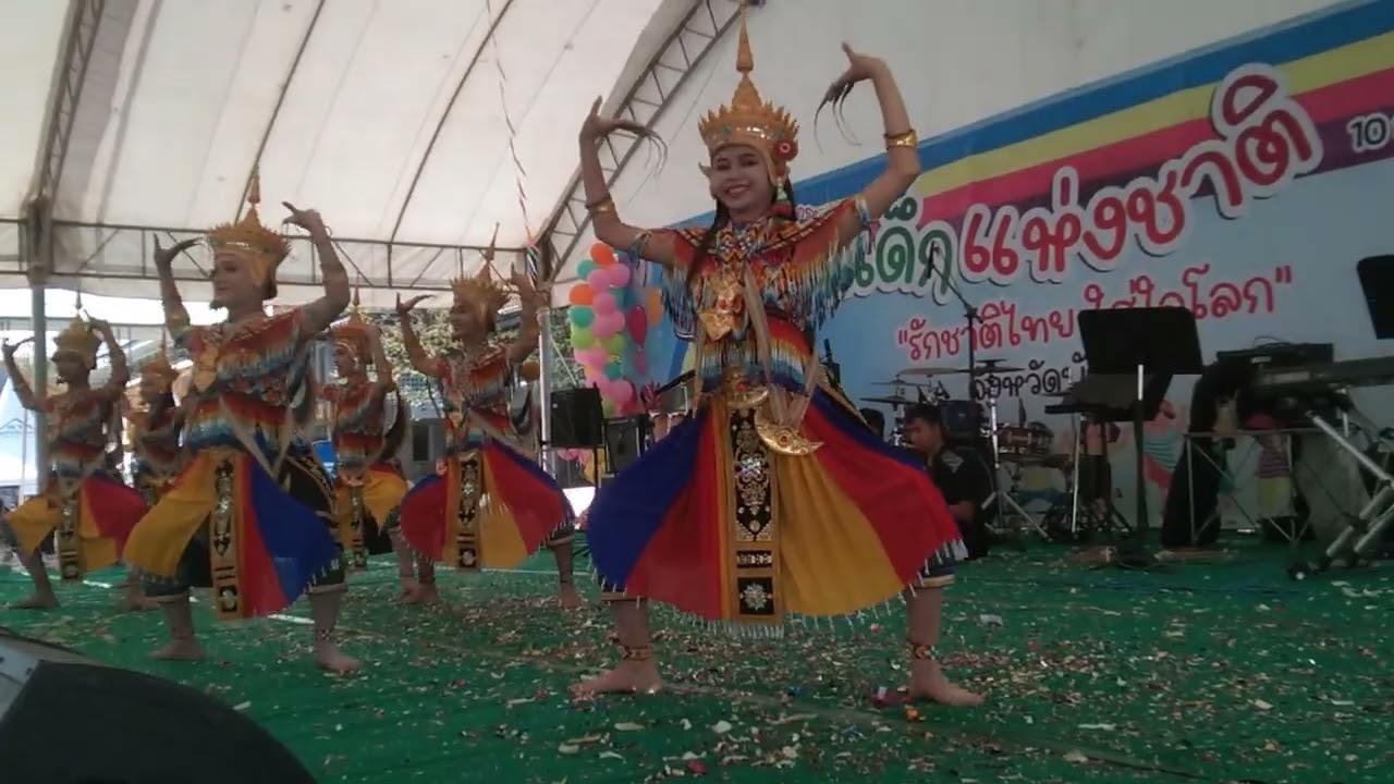 มโนราห์เวทีงานวันเด็ก 2569 แสดงโดยนักเรียนโรงเรียนอุบลรัตนราชกัญญาราชวิทยาลัย พท.