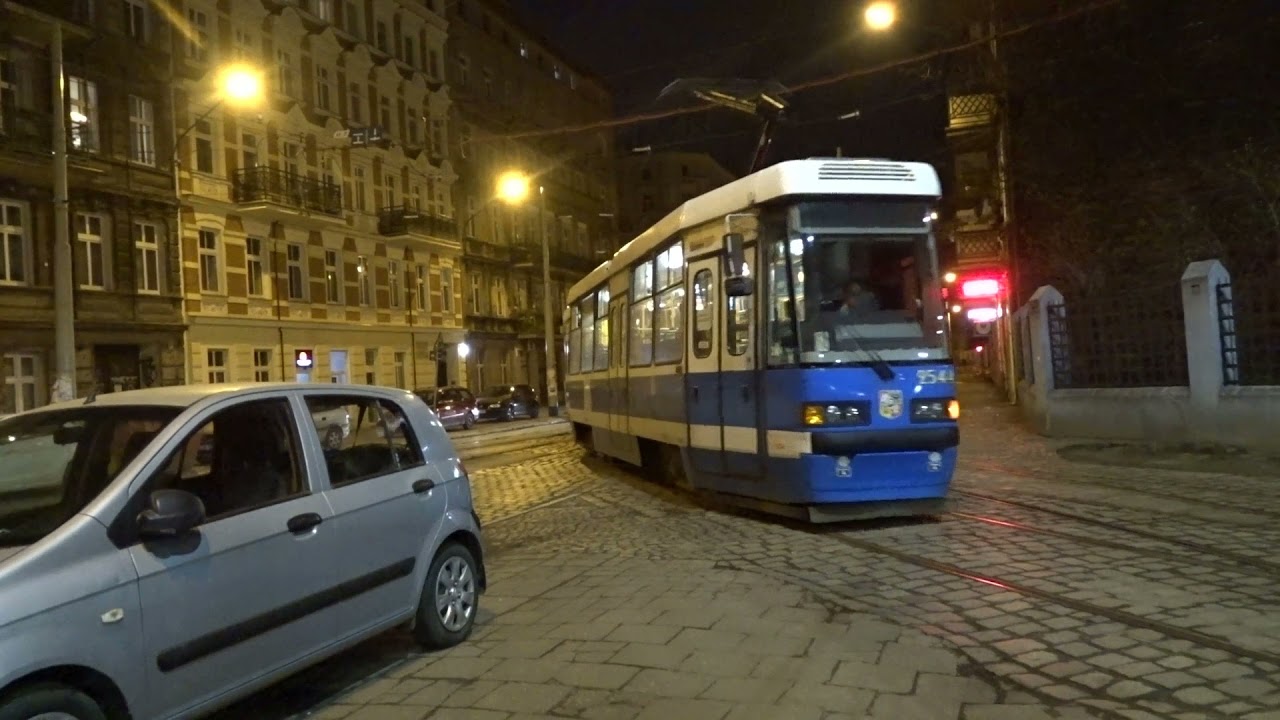 MPK Wrocław: Wieczorne zjazdy i manewry przy zajezdni tramwajowej nr 2 przy ul. Słowiańskiej