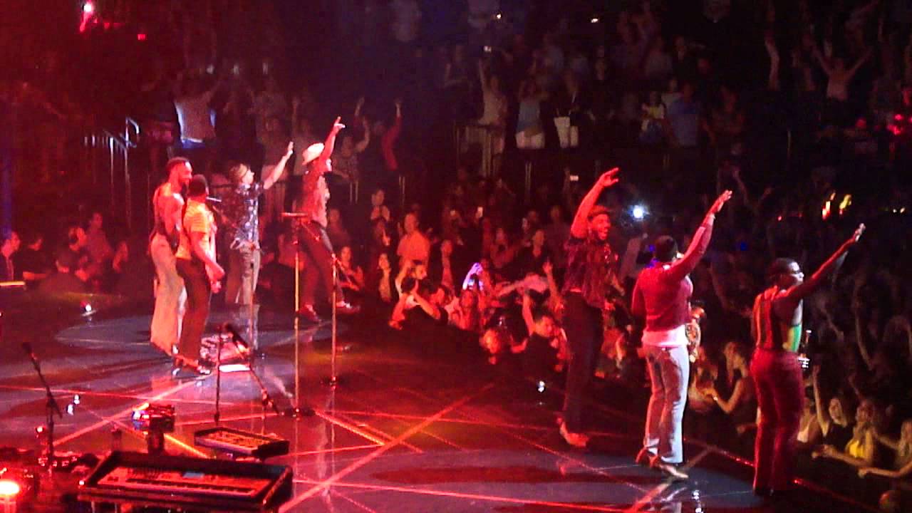 Bruno Mars - Locked Out Of Heaven (LIVE) - Madison Square Garden