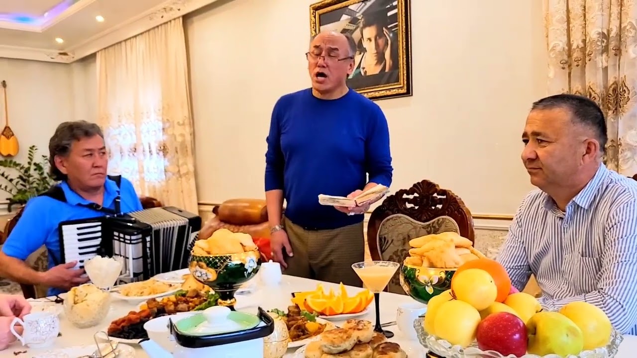 Сырласу. әні: Әсет Бейсеуов. сөзі: Әнуарбек Дүйсенбиев. орындаған Сәкен Жақсылықұлы. сүйемелдеген