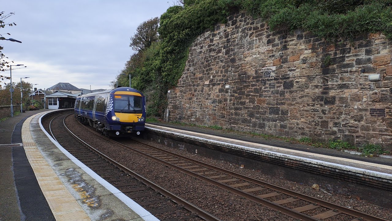 Trains at Burntisland 16/10/23