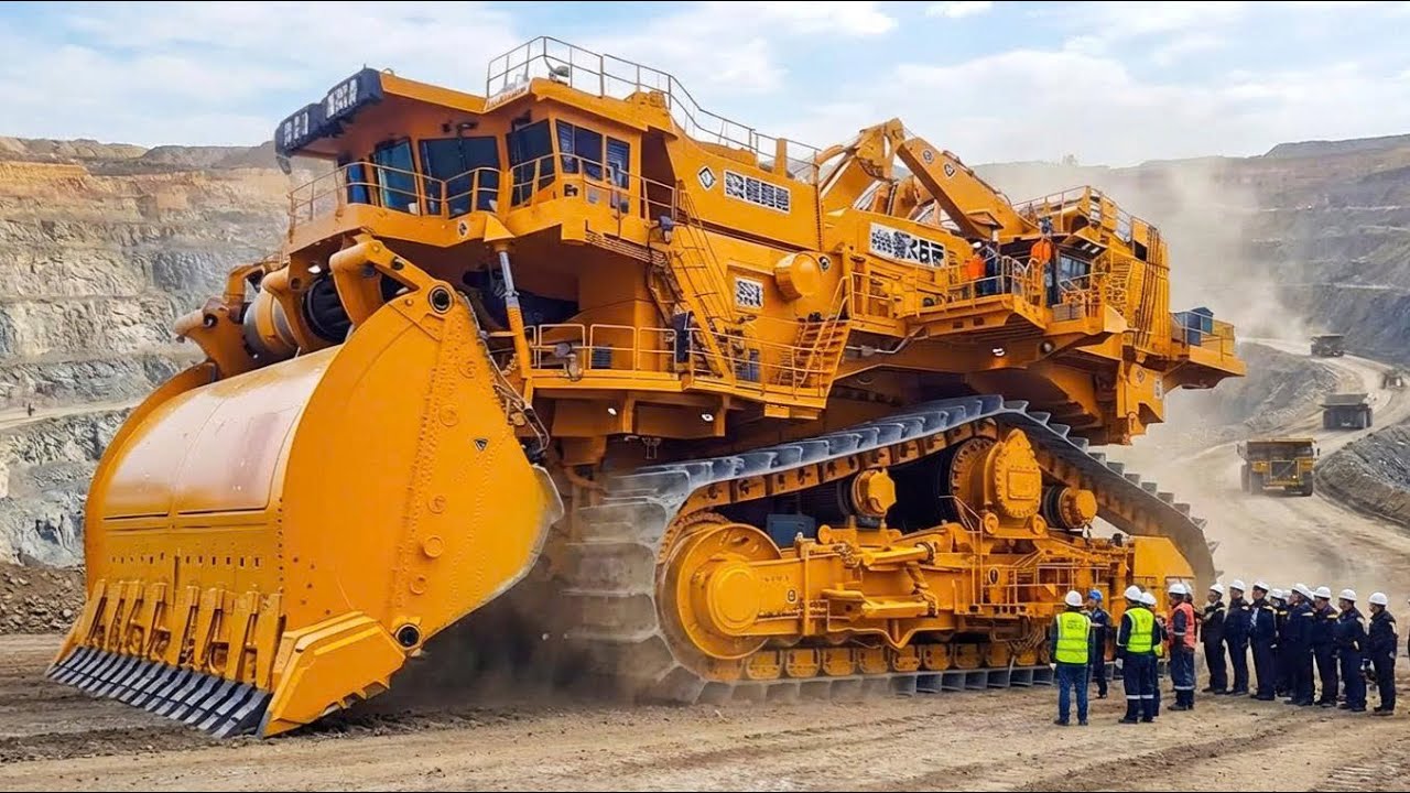 Giant excavators and earthmoving machines you won't believe exist | Giant excavators and cranes