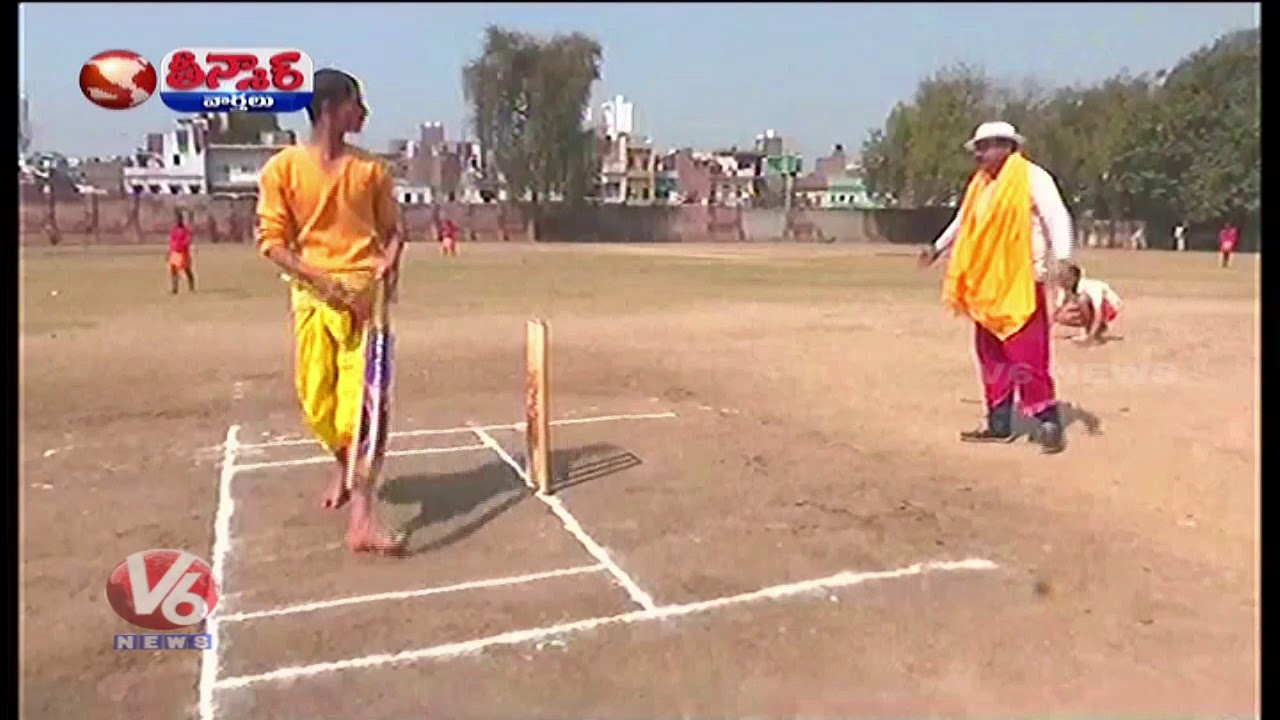Vedic Students Play Unique Cricket Match In Dhoti Kurta | Varanasi | Teenmaar News | V6 News
