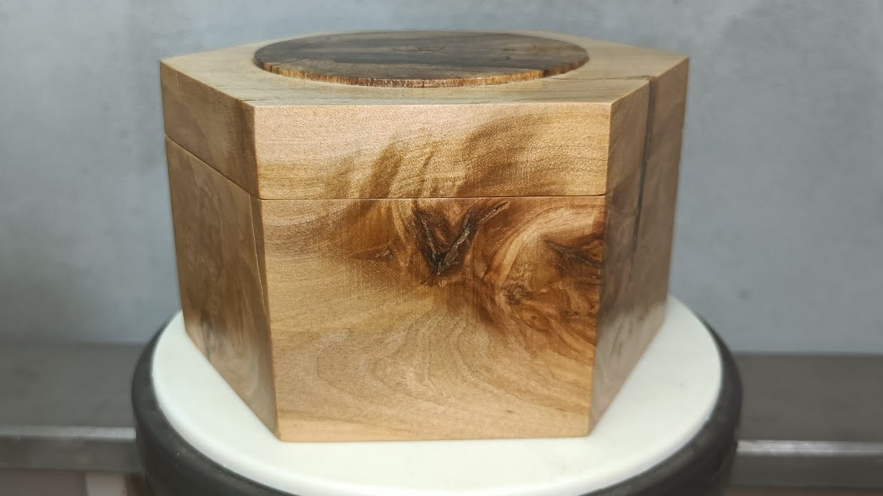 Hexagonal box from pallet cube - Woodturning