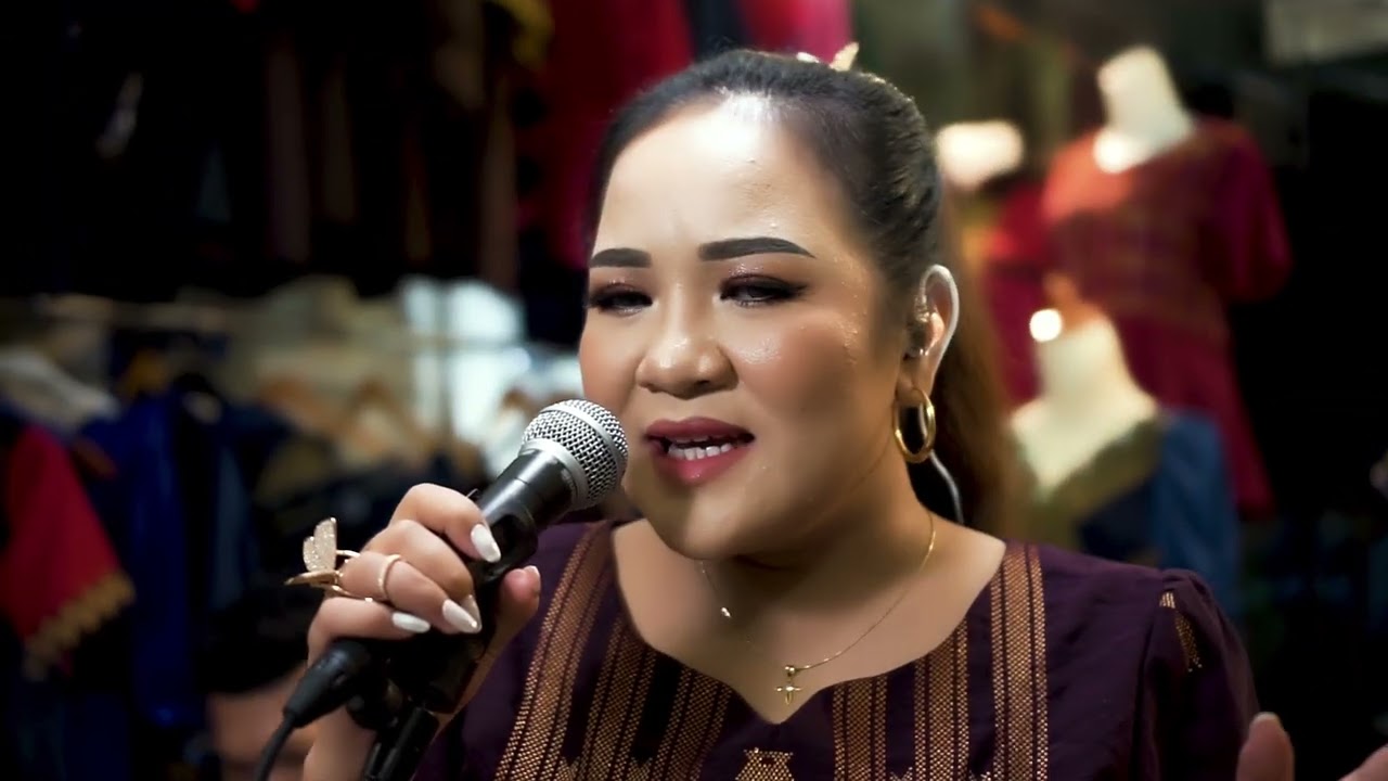 Averiana Barus - Muniken Iluh (Official Live Record)