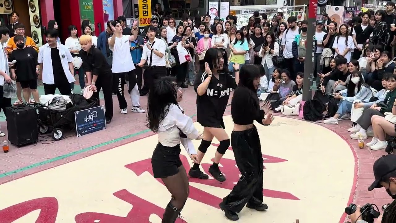 HONGDAE K-POP GROUP BUSKING - [Blackpink] Boombayah
