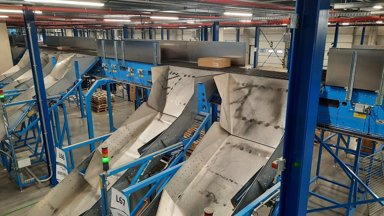 TMT_Výkonná sortovací linka v distribučním centru Alza/Efficient sorting line in distribution centre