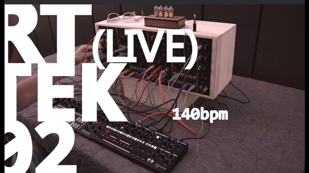 RT TEKn02... Rooftop techno with dual Norand Mono's sequencing muSonics Vanilla