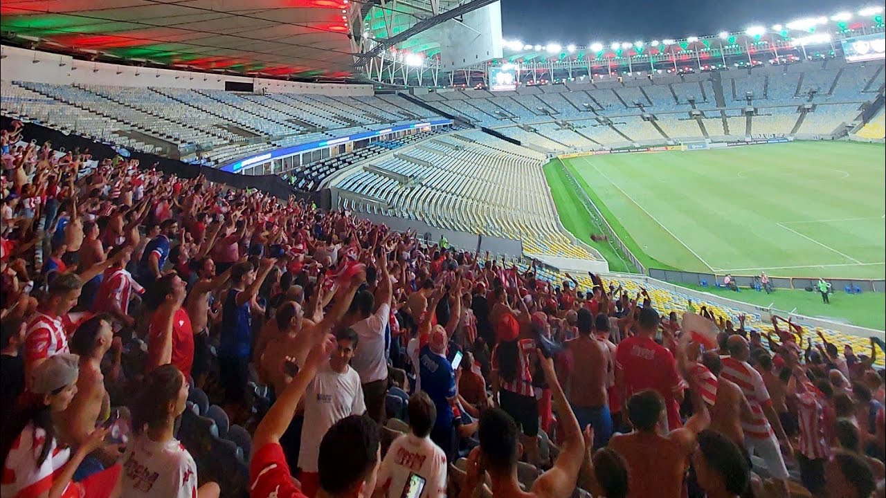 Hinchada Tatengue entrando al Maracaná