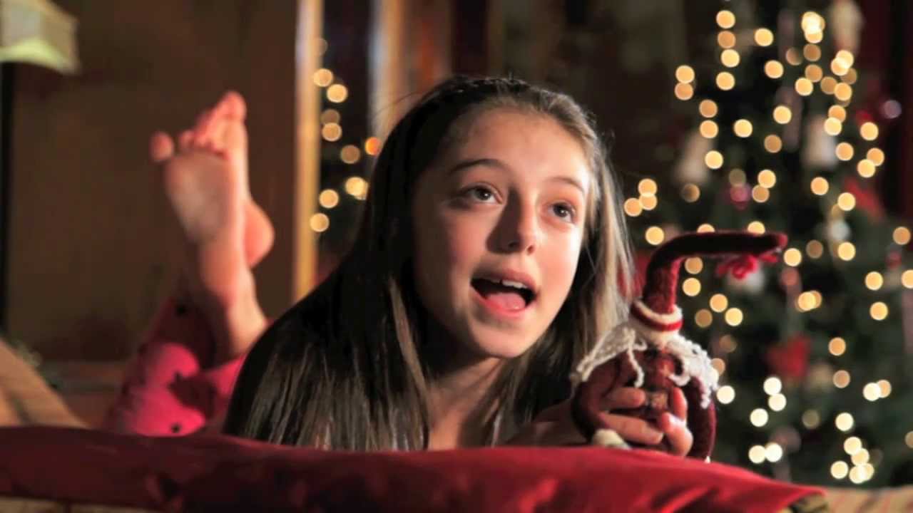 Hollie Steel - When Christmas Comes To Town (CHRISTMAS Official Music Video)