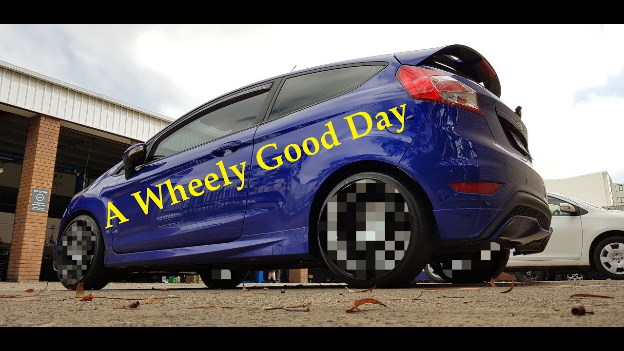 Oz Racing Superturismo LM's get fitted to Zippy. 17x7.5+40